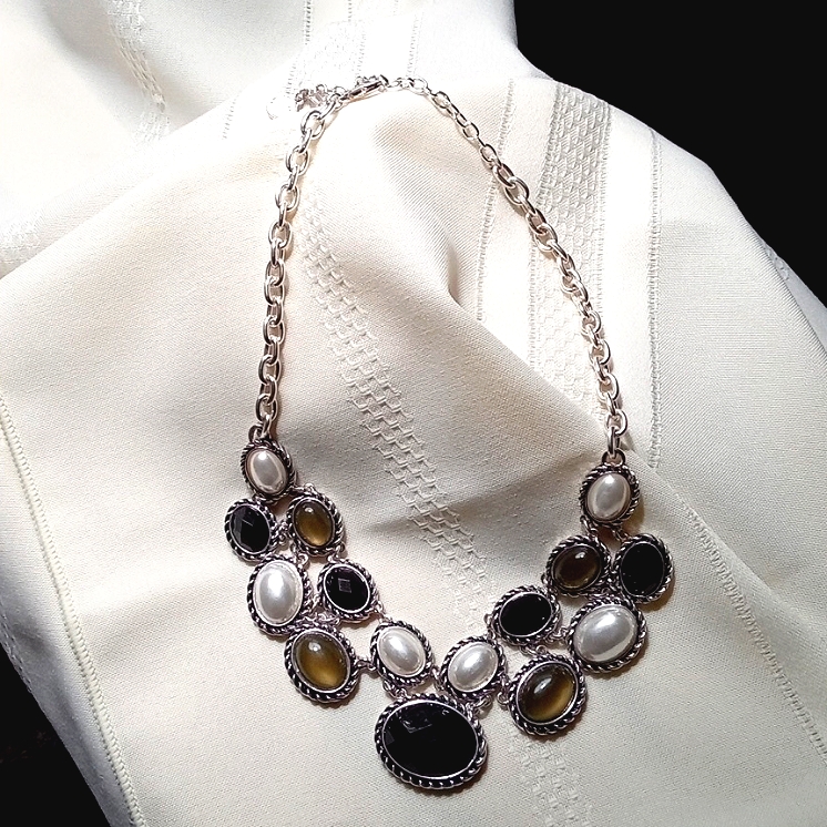 Hh Silver Chain Necklace With Black, Green, Pearl Stones
